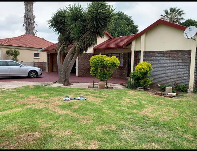 4 BEDROOM HOUSE FOR SALE IN PENINA PARK